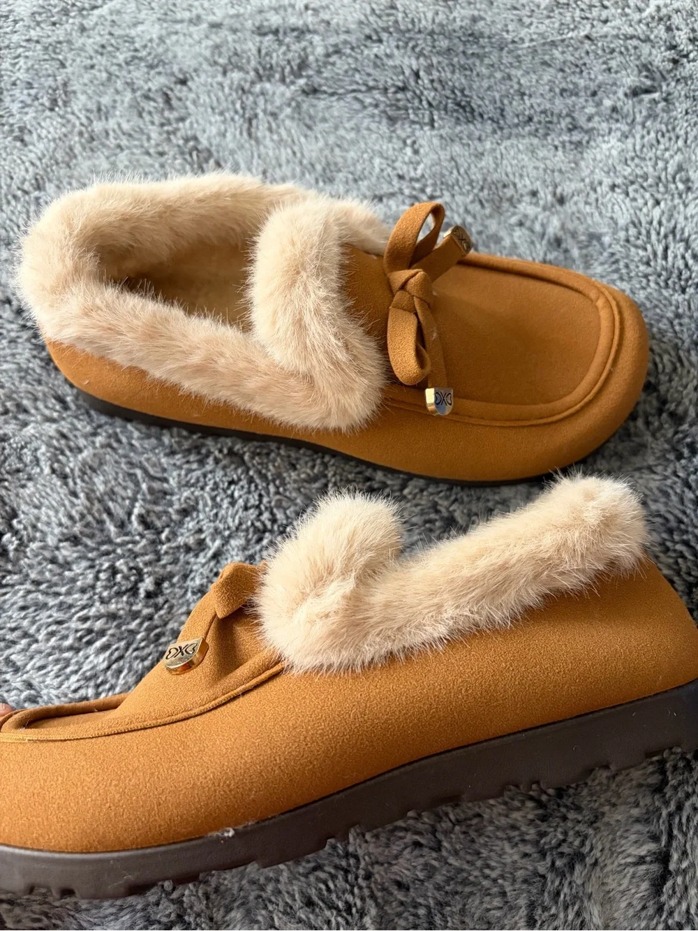 Cozy Women's Faux-Fur Lined Moccasin Slippers - Chestnut
